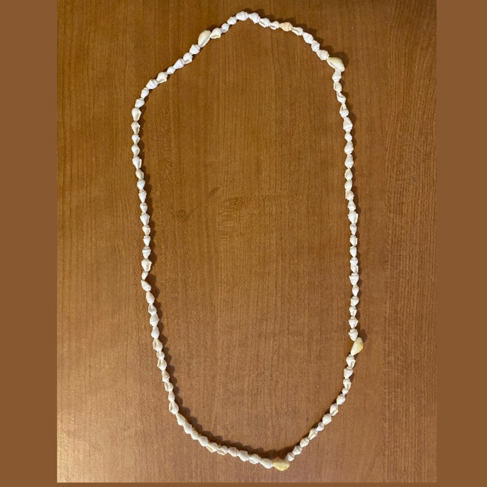 Hawaiian Shell Necklace (NEW WITHOUT TAGS)